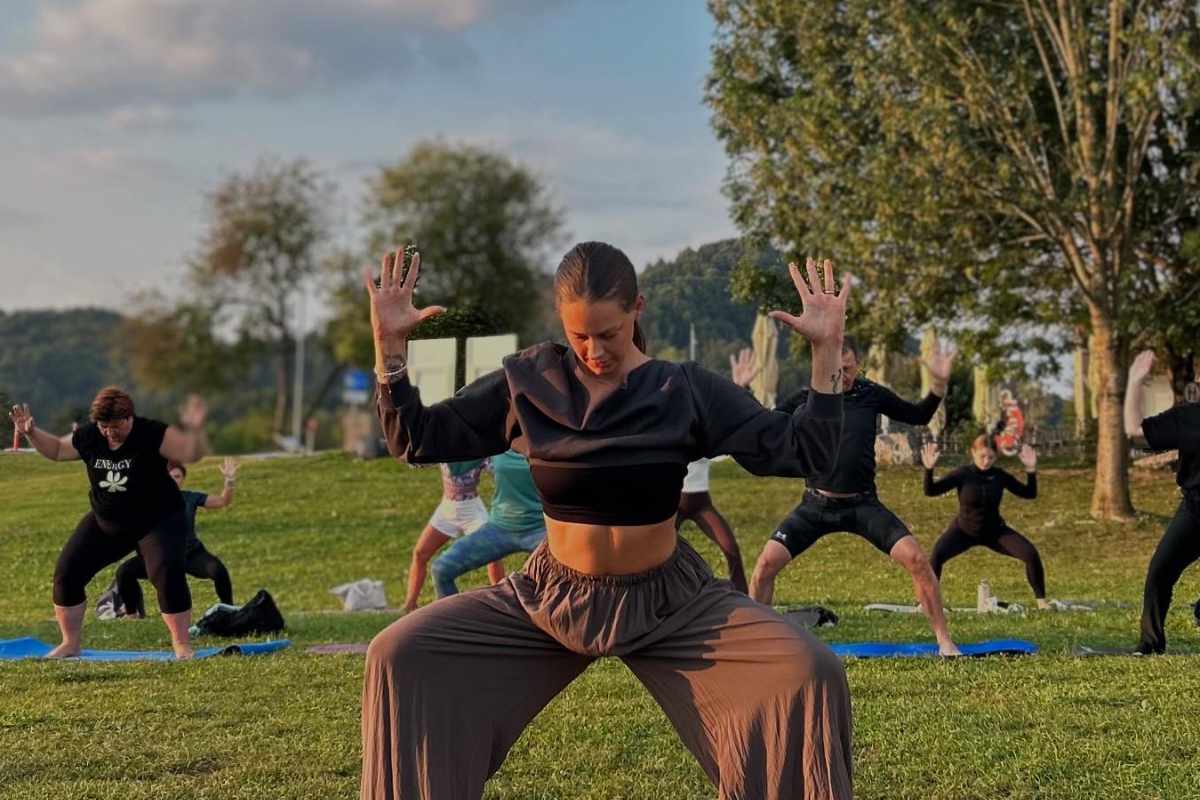 Jutranja joga z Mojco – ravnovesje moči in miru